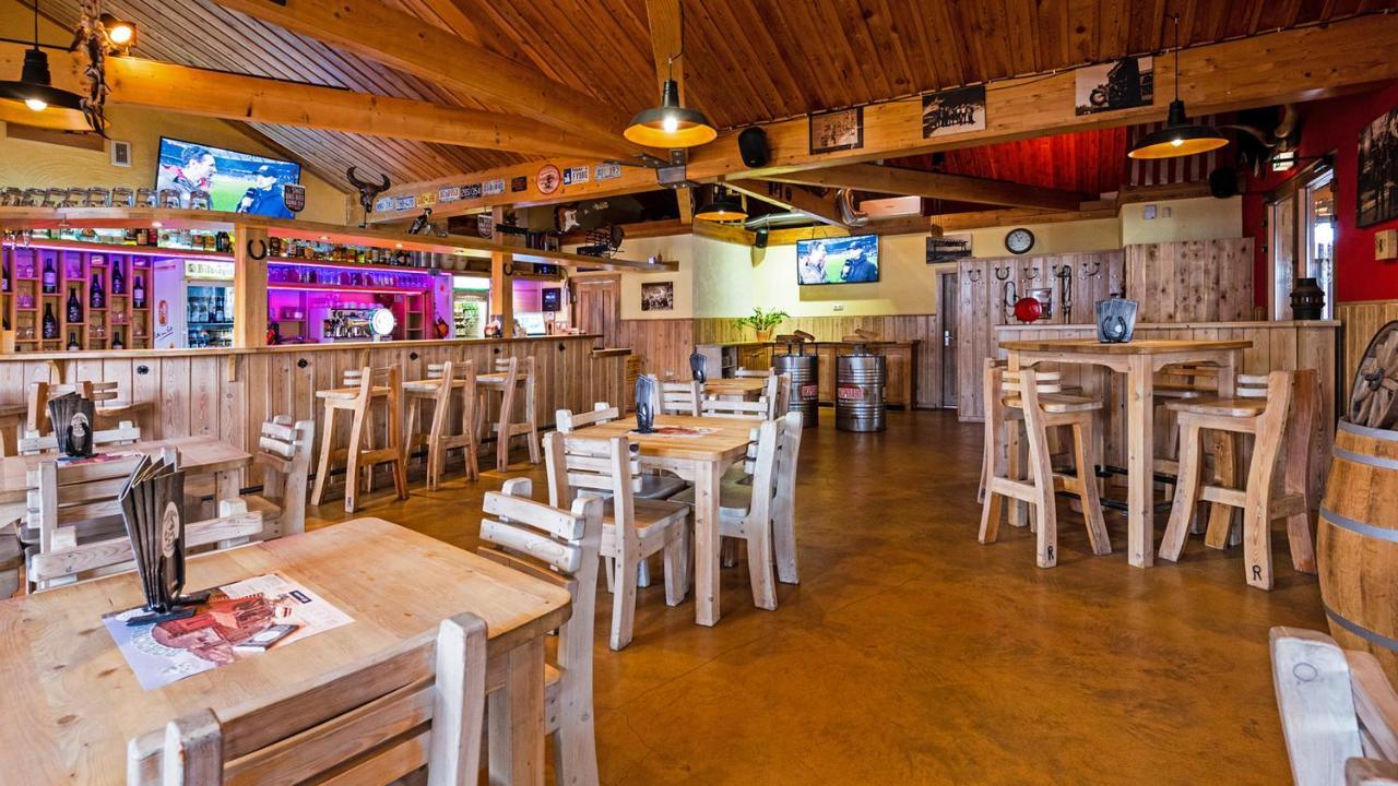 Roadcamp - American Motel & Sportsbar มาร์ล ภายนอก รูปภาพ
